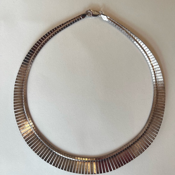 Elegant Silver Necklace - Picture 3 of 9